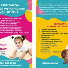 Dwoje dzieci, jedno raczkujące, drugie bawiące się na podłodze, na tle kolorowych plakatów o terapii.
