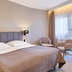 Przytulne międzyzdroje pokoje 2 osobowe z wygodnym łóżkiem i balkonem. Idealne na romantyczny wypad.