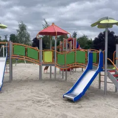 Nowoczesny plac zabaw: Czy znasz kluczowe standardy bezpieczeństwa?
