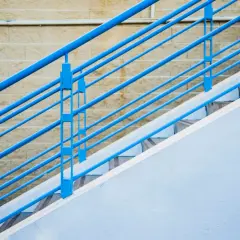 Ile kosztuje malowanie proszkowe balustrady? Ceny, które zaskoczą