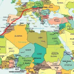 Mapa pokazuje trasę z Europy do Afryki Zachodniej, gdzie leży Sierra Leone, między Gwineą a Liberią.