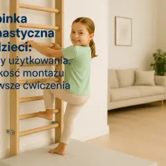 Uśmiechnięta dziewczynka wspina się po drabince gimnastycznej, wykonując pierwsze ćwiczenia.