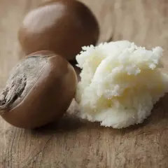 Burro di karité, un alleato naturale per combattere le rughe del viso, nutre e rigenera la pelle.