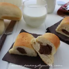 Pan de leche con chocolate, suave y esponjoso, relleno de cremoso chocolate. Perfecto para un desayuno o merienda deliciosa.