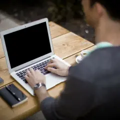 Obowiązek zatrudnienia po stażu? Co mówią przepisy i umowy