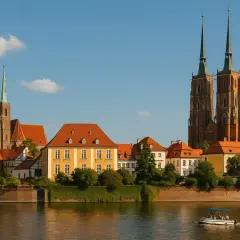 Wrocławskie katedry i kamienice nad Odrą. Idealne miejsce, by zobaczyć, co robić we Wrocławiu.