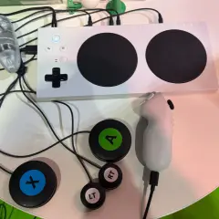 Manette Xbox Adaptive Controller et accessoires pour jeux pour aveugle gratuit.
