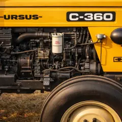 Silnik Ursus C-360, gotowy do pracy. Pamiętaj o sprawdzeniu, ile oleju do silnika C-360 potrzebujesz, by maszyna działała sprawnie.