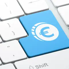 Klawisz Enter z symbolem euro. Dowiedz się, jak założyć konto walutowe w PKO.