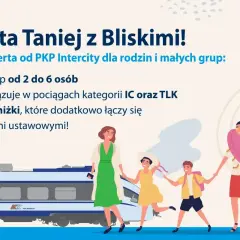 Rodzina kupuje intercity bilety na pociąg PKP Intercity. Oferta "Taniej z Bliskimi" dla grup 2-6 osób, z 30% zniżką.