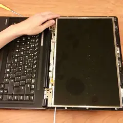 Ile kosztuje wymiana matrycy w laptopie Lenovo? Sprawdź ceny i opcje