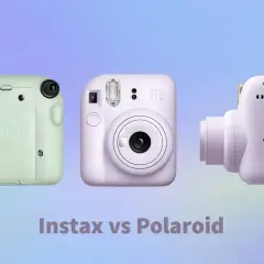 Kilka aparatów Instax w pastelowych kolorach, prezentujących wybór między Instax a Polaroid.