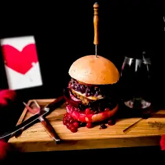 Kto wymyślił hamburgera? Dlaczego odpowiedź jest złożona?