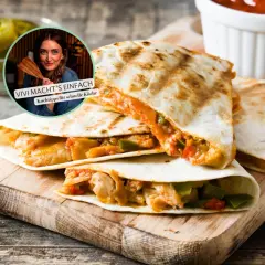 Gefüllte Quesadillas mit Hähnchen und Gemüse, ein Beispiel für gesunde Mahlzeiten, die schnell zubereitet sind.