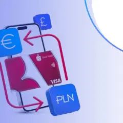 Jak wypłacić pieniądze z konta walutowego PKO? Grafika pokazuje telefon, kartę PKO Visa, symbole euro, funta i PLN, sugerując łatwe transakcje walutowe.