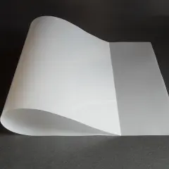 Lámina de pvc translúcido, ideal para crear pantallas de lámparas personalizadas.