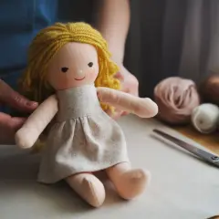 Jak uszyć lalkę przytulankę - krok po kroku do idealnej zabawki