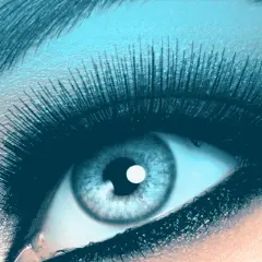 Ojo gris con pestañas largas y dramáticas, ideal para un maquillaje que resalte su belleza.