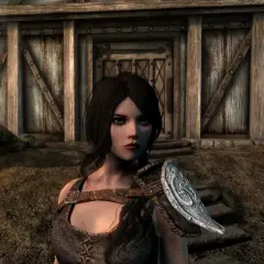 Postać z gry Skyrim, z pięknymi oczami i zbroją, wygląda jak z najlepszych modów do Skyrim.