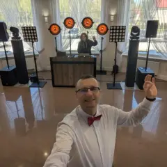 Ile zarabia DJ na weselu? Przegląd zarobków i czynników wpływających