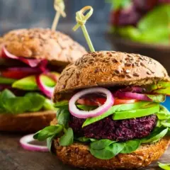 Twój idealny burger wołowy w domu: Przestań popełniać te błędy!