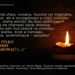 Płonąca świeca na ciemnym tle. Cytat o ofiarach dla dusz czyśćcowych, jak wywołać ducha przez świadome ofiarowanie.