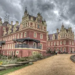 Zamek w Mużakowie zachwyca architekturą. Sprawdź zamek w Mużakowie cennik i zaplanuj wizytę!