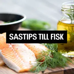 Färska laxfiléer på en skärbräda med dill och en flaska olja med örter. Perfekt för en god sås till fisk.