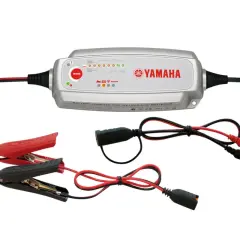 Ładowarka Yamaha z krokodylkami i końcówkami do akumulatora. Dowiedz się, jak podłączyć prostownik do samochodu.