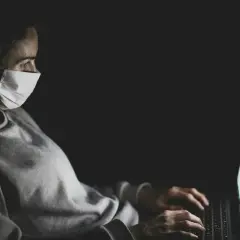 Jak sprawdzić L4 online i uniknąć problemów z płatnościami