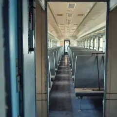 Czym się różni 1 klasa od 2 Intercity? Komfort, ceny i więcej!