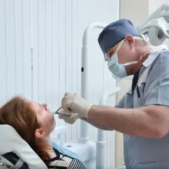 Dentysta w niedzielę? Sprawdź, gdzie szukać pomocy i ile to kosztuje