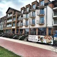 Nowoczesny hotel Tristan w Jastarni. Trasa nad morzem, idealna na spacer. W pobliżu restauracja z pysznym jedzeniem.