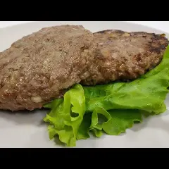 Jak zrobić mięso do burgerów, by uniknąć suchych kotletów