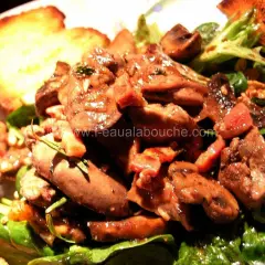 Salade de foies de volaille : recette bistrot facile et inratable