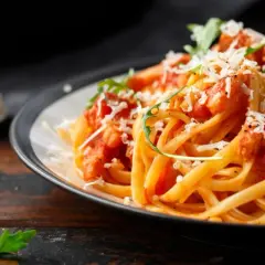 Spaghetti z tuńczykiem: Przepis, wariacje i sekrety smaku