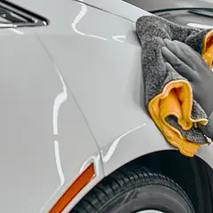 Jak umyć auto bez smug? Sprawdzone metody i triki