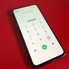 Na ekranie telefonu wpisano kod *#06#, aby sprawdzić, imei co to jest.