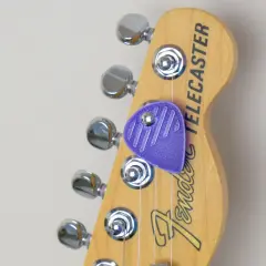 Fender Telecaster z fioletową kostką. Szukasz, gdzie kupić kostki do gitary?