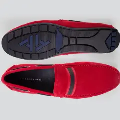 Czerwone buty męskie Giacomo Conti, zamszowe mokasyny. Idealne do casualowych stylizacji, dodadzą charakteru każdej męskiej garderobie.