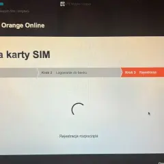 Proces rejestracji karty SIM w Orange Online. Widoczny jest etap "Krok 3 Rejestracja", a poniżej komunikat "Rejestracja rozpoczęta".