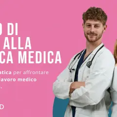 Giovani medici sorridono, pronti per il loro futuro. Il corso "Avvio alla Pratica Medica" li prepara al lavoro ospedaliero.