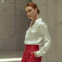 Jaka bluzka do czerwonych spodni? Kompletny przewodnik stylisty