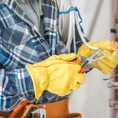 Zarobki inżyniera elektryka: 8200 zł brutto i jak je podwoić?