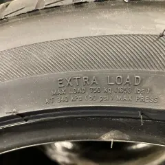 Opony wzmacniane z oznaczeniem "EXTRA LOAD" wskazują maksymalne obciążenie 750 kg i ciśnienie 340 kPa.