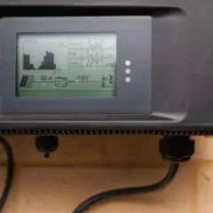 Co pokazuje falownik fotowoltaiczny i jak wpływa na wydajność energii
