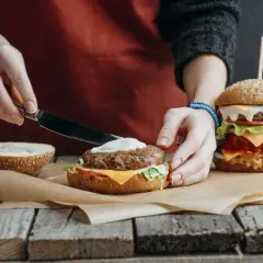 Ile kalorii ma hamburger domowy? Zaskakujące fakty o kaloryczności