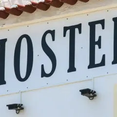 Hotel czy hostel? Wybierz idealny nocleg: koszty, prywatność, atmosfera