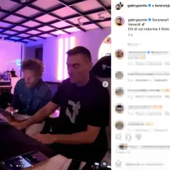 Due artisti in studio creano musica, un'anticipazione de "il piu grande spettacolo dopo il big bang testo".