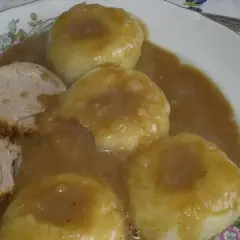 Sos do klusek śląskich: klasyka i wege. Przepisy, które zachwycą!
